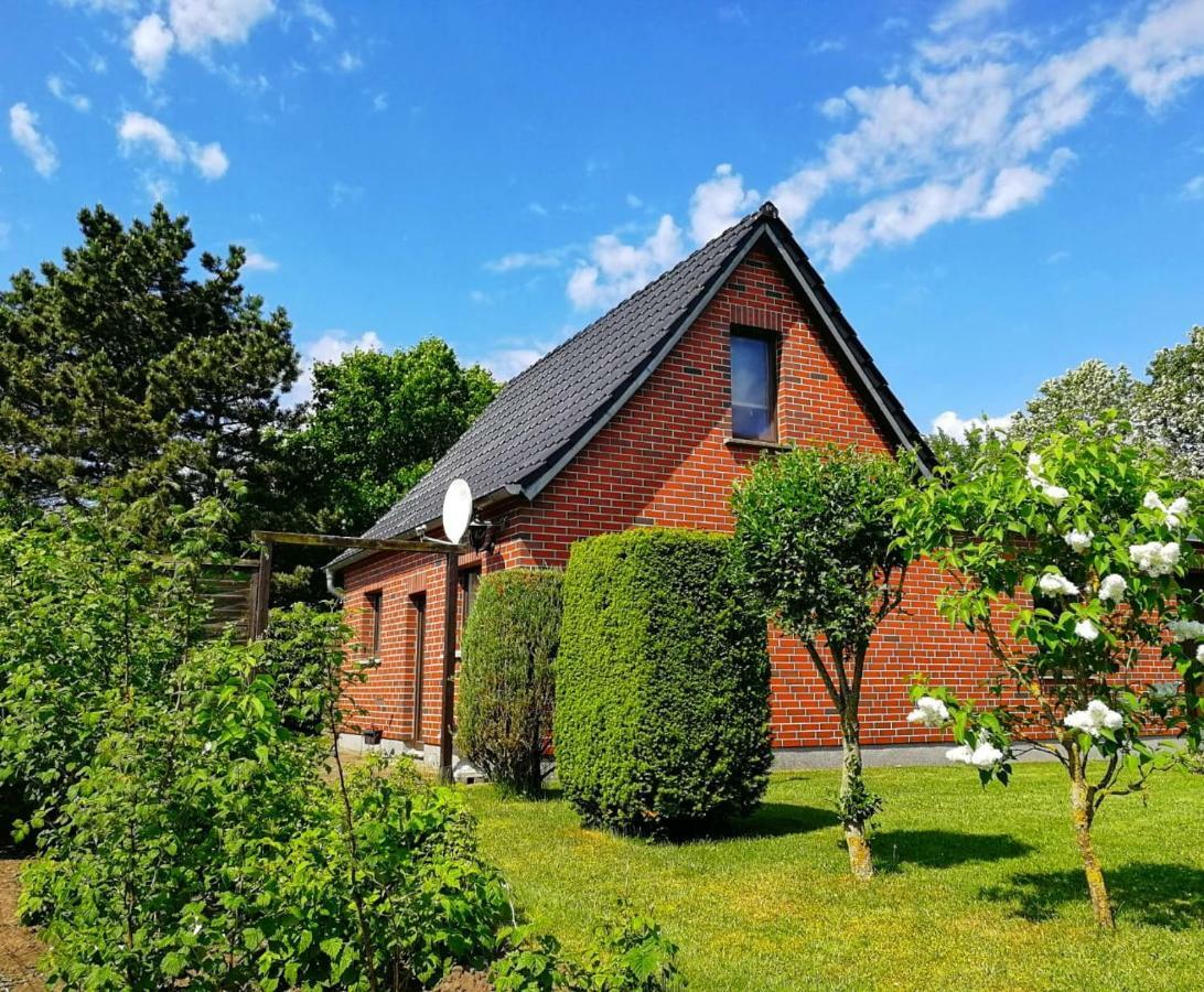 Haeuschen Im Gruenen Villa Jornstorf Exterior photo